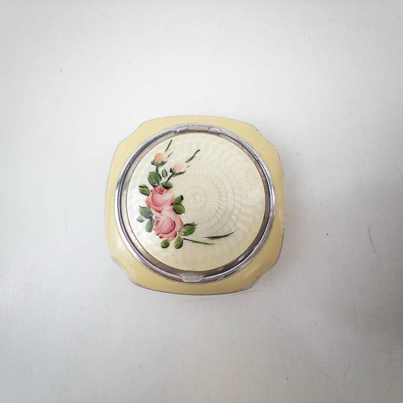 lot 263 image: Powder Compact - Vintage Floral Rose Lid, Yellow Enamel Case With Mirror