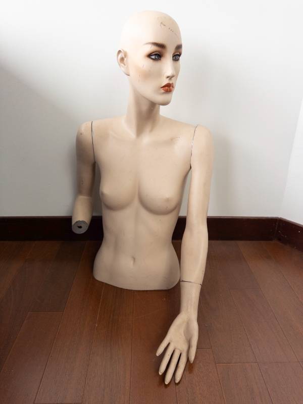 lot 221 image: Life-Size Female Mannequin Bust with Head - Peach-Beige Display Prop