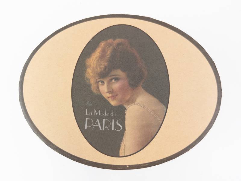 lot 224 image: Mrs. A. Evans Millinery Round Hat Box - La Mode de Paris Floral Pattern