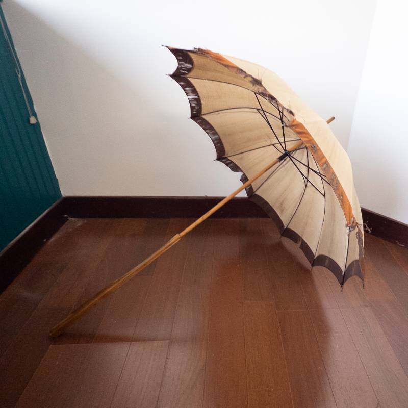 lot 2 image: Vintage Parasol Umbrella - Beige Canopy with Brown Trim