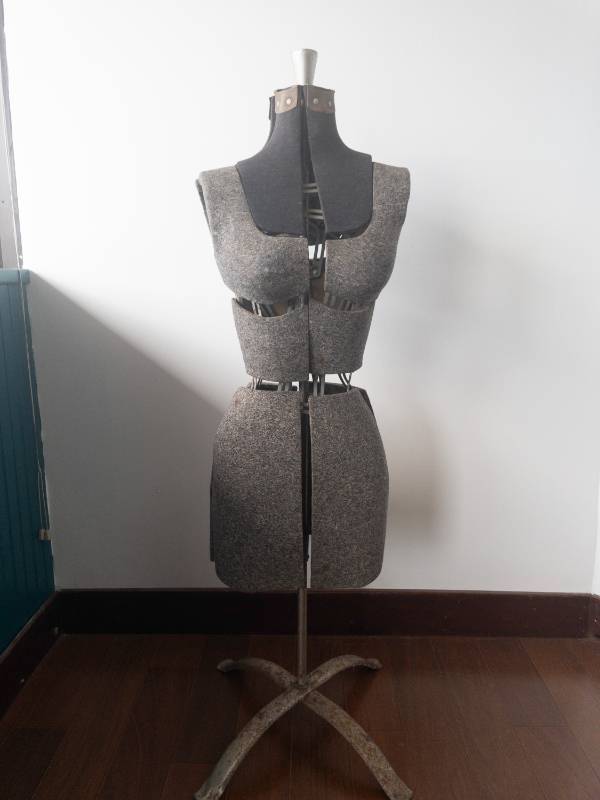 lot 203 image: Dress Form Tailors Mannequin - Gray Tweed Modular Bust on Stand