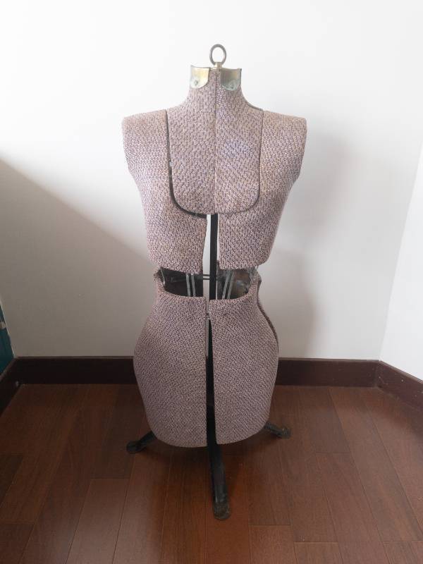 lot 204 image: Vintage Patterned Dress Form on Metal Stand