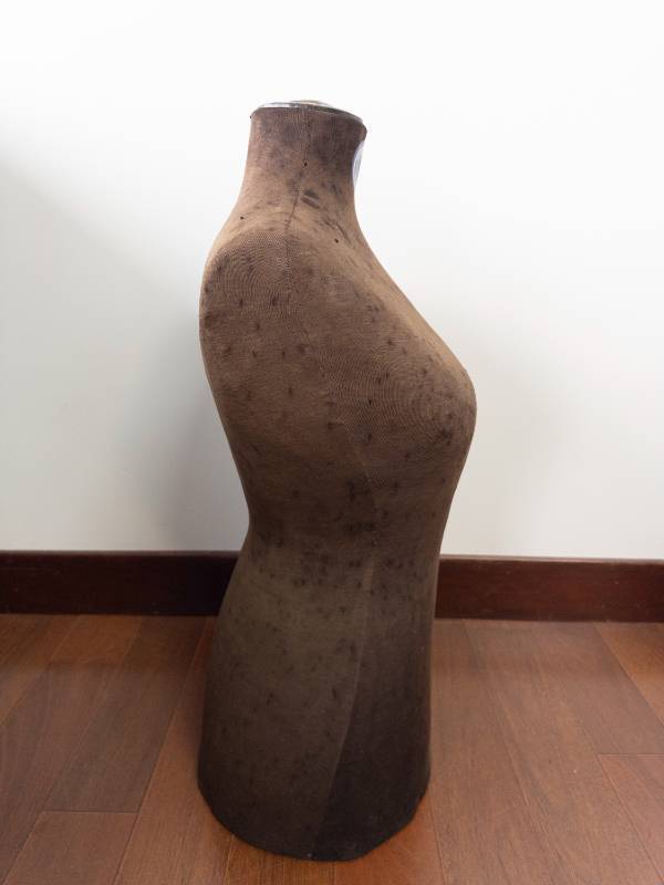 lot 259 image: The Borchert Dress Form Co Vintage Dress Form Bust - Chicago-New York-Toronto Label