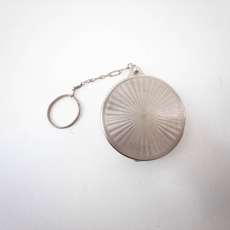 lot 272 image: Evans Makeup Compact - Silver Tone with Chain