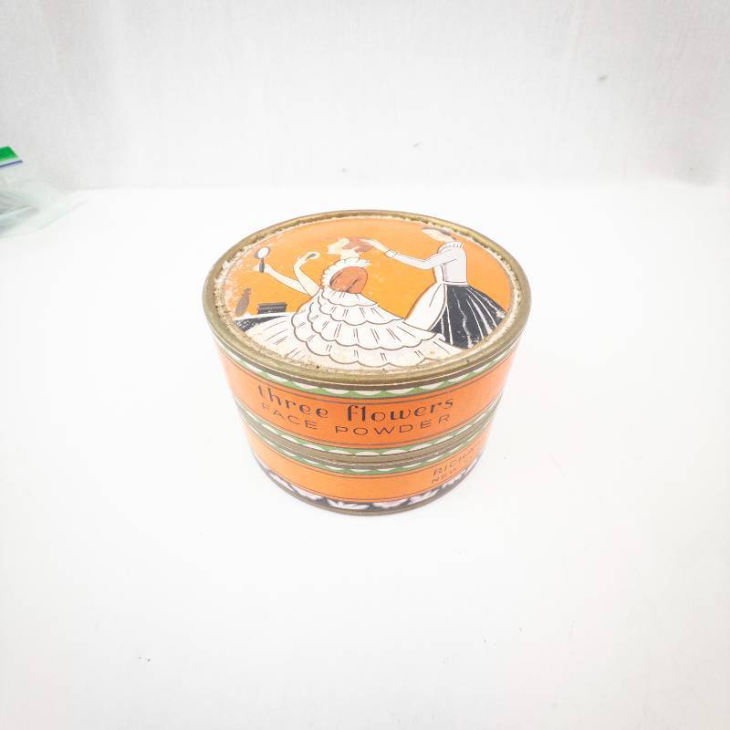 lot 277 image: Richard Hudnut Three Flowers Face Powder - Vintage Round Tin 4 oz