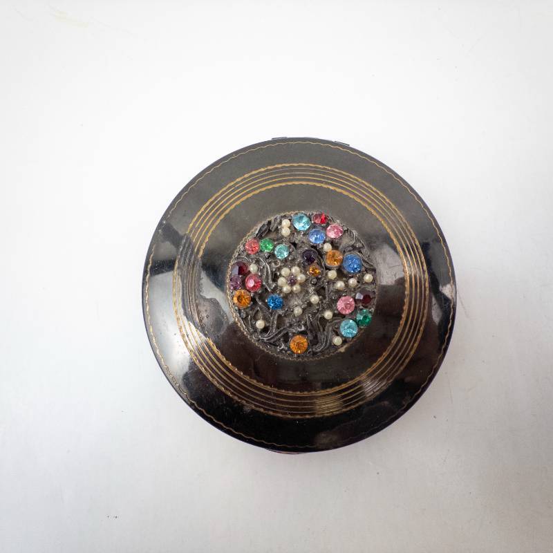 lot 282 image: Powder Compact - Vintage Round Black Lacquer With Multicolor Rhinestone Centerpiece