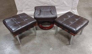 lot 65 image: 3 Ottomans 1 Opens up