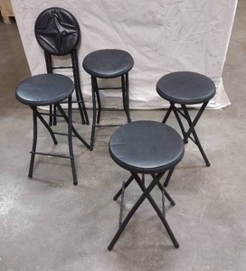 lot 43 image: 5 Folding Black Bar Stools