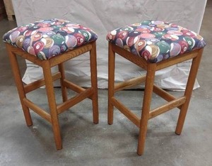 lot 41 image: Matching Billards Pool Ball Themed Bar Stools