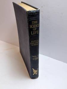 lot 120 image: The Science of Life - H.G. Wells, Julian Huxley & G.P. Wells - Vol. I