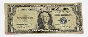 lot 40 image: 1935-E- No Motto- $1 Federal Reserve Note