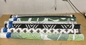 lot 329 image: LOT OF 6 True Living Outdoor Beach Mats, 52 x 72 in - Assorted