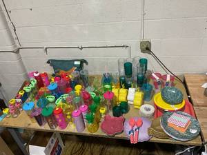 lot 333 image: LOT OF Miscellaneous Summer Tableware, Including cups, Plates, and Bowls See Photo For More Details