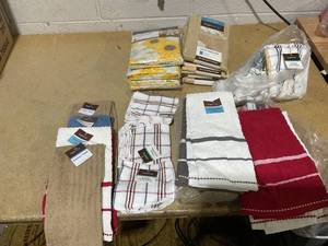 lot 337 image: LOT OF Miscellanous Kitchen Towels, Dishcloths, & Tablecloths