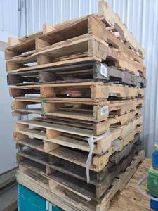 lot 200 image: (10) 40 x 48 Wood Pallets