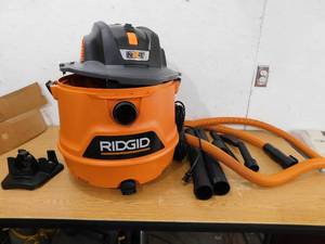 lot 32 image: RIDGID 14 Gal. 6.0 Peak HP NXT Shop Vacuum Wet Dry Vac with Fine Dust Filter, Hose, Accessories and Car Cleaning Kit HD1401