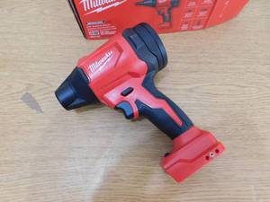lot 63 image: Milwaukee M18 18V Lithium-Ion 570 MPH Brushless Cordless Precision Blower with Variable Speed Trigger and Trigger Lock