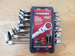 lot 102 image: Husky Flex Ratcheting SAE Combo Wrench (7-Piece)