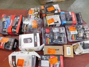 lot 144 image: Door Knob Lot