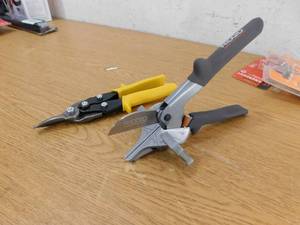 lot 176 image: (2) Tin Snips