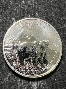 lot 17 image: 2011 CANADIAN GRIZZLY 1 TROY OZ .9999 FINE SILVER