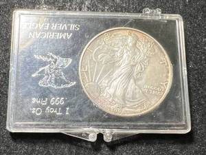 lot 25 image: 1993 AMERICAN SILVER EAGLE 1 TROY OZ .999 FINE SILVER IN CASE