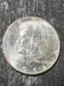 lot 41 image: 1964 US KENNEDY HALF DOLLAR
