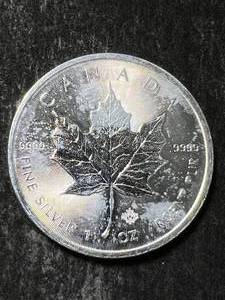 lot 61 image: 2016 CANADIAN MAPLE LEAF 1 TROY OZ .9999 FINE SILVER