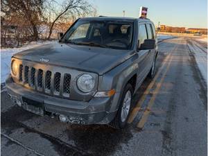 lot 5 image: 2011 Jeep Patriot Sport Lattitude - Low miles, only 77k