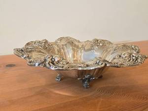 lot 1065 image: 718-grams Sterling Silver Serving Bowl - Francis I by Reed & Barton #X569F 4 x 11 34