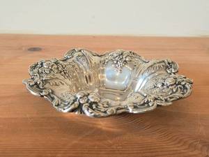 lot 1069 image: 310-grams Sterling Silver Bonbon  Serving Bowl - Francis I by Reed & Barton X569 2 x 8