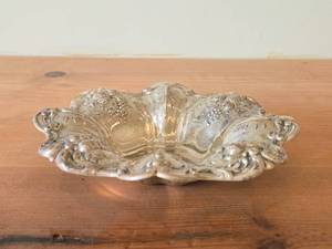 lot 1070 image: 288-grams Sterling Silver Bonbon  Serving Bowl - Francis I by Reed & Barton X569 2 x 8