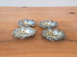 lot 1072 image: Lot of (4) 3-38 202-grams (total) Sterling Silver Bowl  Nut Dish - Francis I by Reed & Barton X569