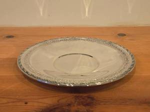 lot 1082 image: 10 12 334-grams Silverplated Serving Platter by Wallace (round)