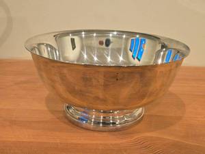 lot 1085 image: 9 718-grams Silverplated Reproduction Serving Bowl - Paul Revere by Gorham #70781