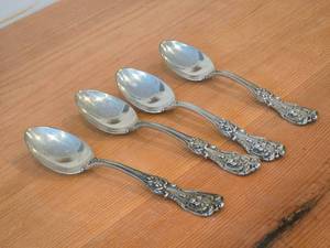 lot 1118 image: Lot of (4) 7 14 240-grams (total) Sterling Silver Dessert  Soup Spoons - Francis I by Reed & Barton (oval)
