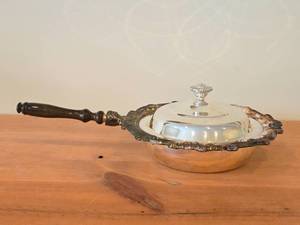 lot 1079 image: 2267-grams Silverplated Chafing Dish with Wood Handle by Sheridan Taunton Silversmith Ltd.