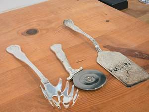 lot 1148 image: Lot of (3) 386-grams (total) Silverplated Flatware - Vintage (Italy) Cake Server, FB Rogers Pizza Cutter, FB Rogers Pasta Server