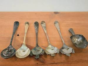 lot 1151 image: Lot of (6) 858-grams (total) Silverplated Servers - Vintage Ice Scoop, International Salad Forks (x3), International Serving Spoon (x1), Serving Spoon (x1)