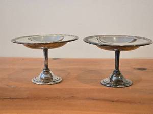 lot 1156 image: Lot of (2) 744-grams (total) Silverplated Candy Dish - Spring Flower by W.M. Rogers & Son 4 34 x 7 14