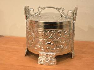 lot 1177 image: 1000-grams (without glass insert) Silver-plated Tin Lidded Ice Bucket with Glass Insert by Eik 6 12 x 6 14