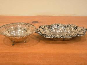 lot 1161 image: Vintage 151-grams (total) Sterling Silver Nut  Candy Dish and Pierced Footed Bowl