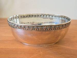lot 1178 image: 350-grams Sterling Silver Serving Bowl 8 x 6 x 3 (oval)
