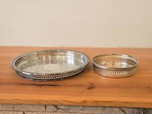 lot 1190 image: Lot of (2) 635-grams (total) Silverplated Gallery Serving Trays - Vintage  7, W.M. Rogers & Son Spring Fever pattern 12