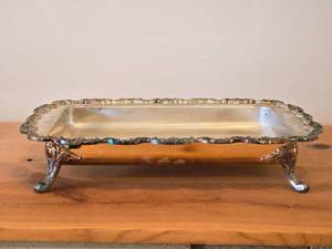 lot 1196 image: Vintage 2630-grams Silverplated Footed Casserole Dish Holder by Towle  Baroque style  18 x 12 x 4