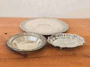 lot 1903 image: Lot of (3) 590-grams (total) Silverplated Dishwares by Wallace - 10 Plate #6543, 6-12 x 5 Oval Footed Scalloped Edge Dish, 6-12 Round Bowl