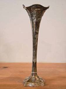 lot 1909 image: Vintage 12 438-grams Silverplated Holloware Vase by International Silver Co. (1920-1940s) #603