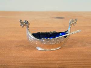 lot 1920 image: 35-grams Viking Ship theme Sterling Silver Salt Cellar (Norway) 3 12 x 1 34 with Cobalt Blue Glass Insert and Matching Spoon
