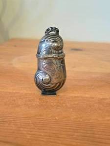 lot 1913 image: Vintage 2 34 24-grams Sterling Silver Vinaigrette  Snuff Box (Hovedvansaeg) (Danish)