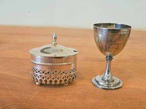 lot 1916 image: 82-grams (total) Lidded Silverplated Decorative Dish (designed to hold glass insert - not included) 3x2x3, 3Mini Silverplated Goblet  Trophy